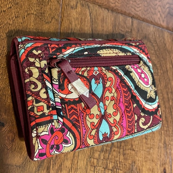 NWOT Vera Bradley Riley compact wallet bold paisley RFID - Picture 2 of 6